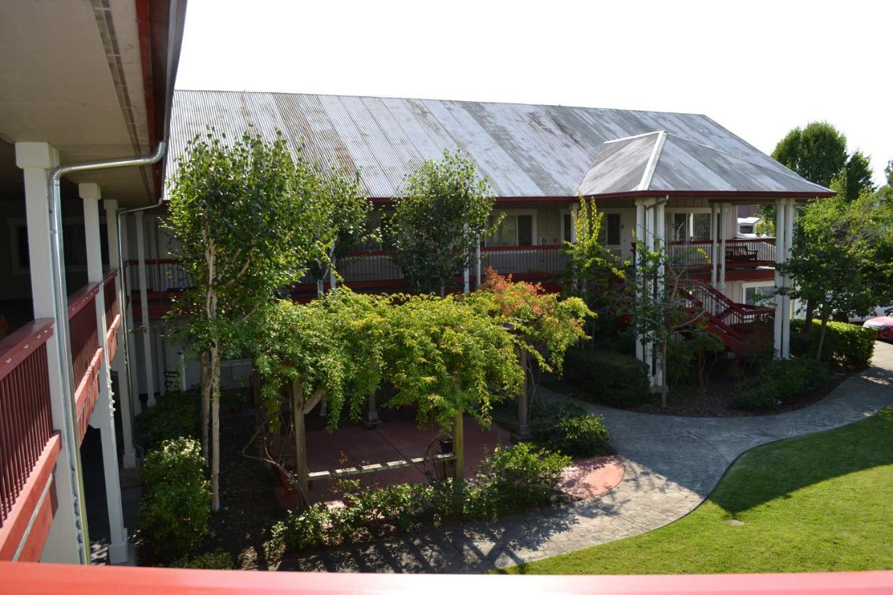 Sebastopol Inn Exterior foto